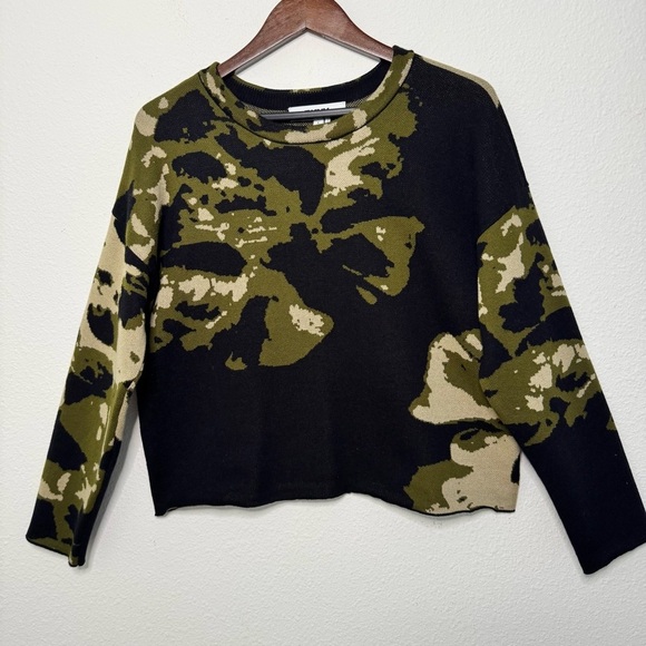 DKNY women Cropped Camouflage knit Sweater size L NWT $89 - Picture 2 of 9